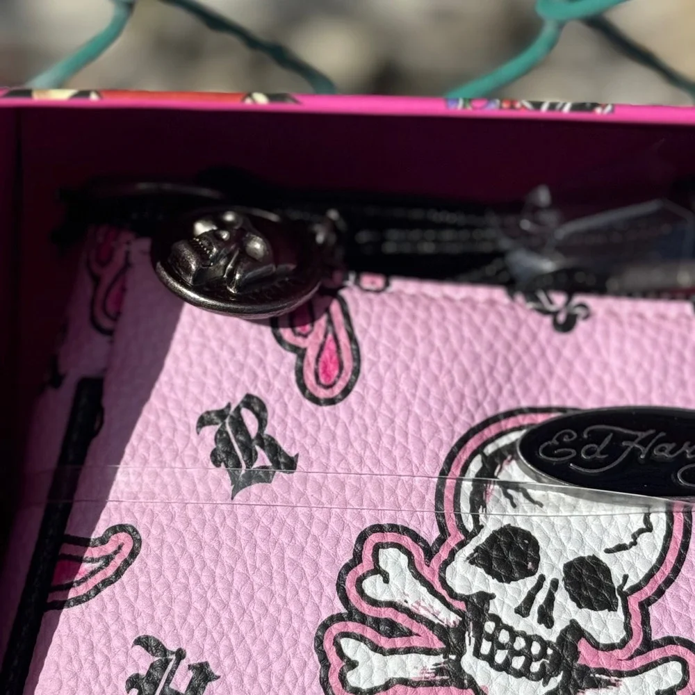 Ed Hardy Pink Tattoo Print Convertible Wristlet and Tiger Key Ring Gift Set NIB - Picture 5 of 6